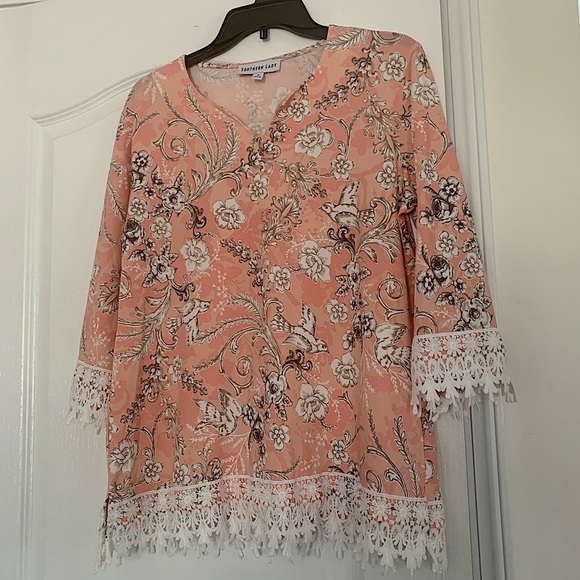 Tops - Women’s Southern Lady Pullover Top Size Small